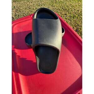YEEZY SLIDES ADIDAS Dark Onyx Unisex Size 5